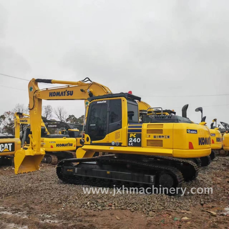 Komatsu PC240LC Crawler Excavator - Image 4
