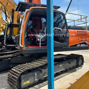 Alternative view of Doosan 225LCA Crawler Excavator