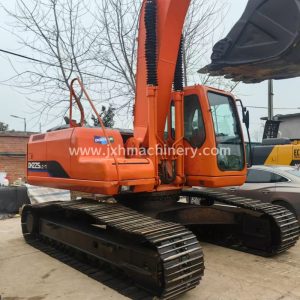Alternative view of Doosan DH225-7 Crawler Excavator