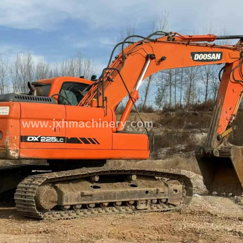 Doosan DX225LC Crawler Excavator - Image 2