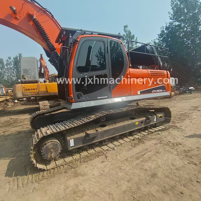 Doosan DX300-9 Crawler Excavator - Image 3