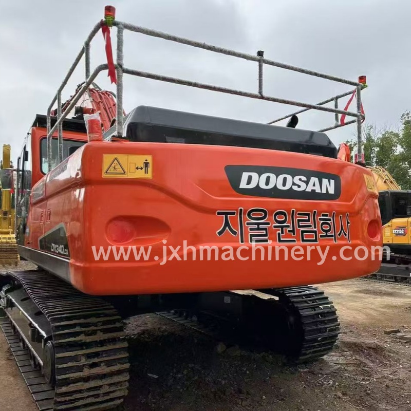 Doosan DX340LCA Crawler Excavator - Image 3