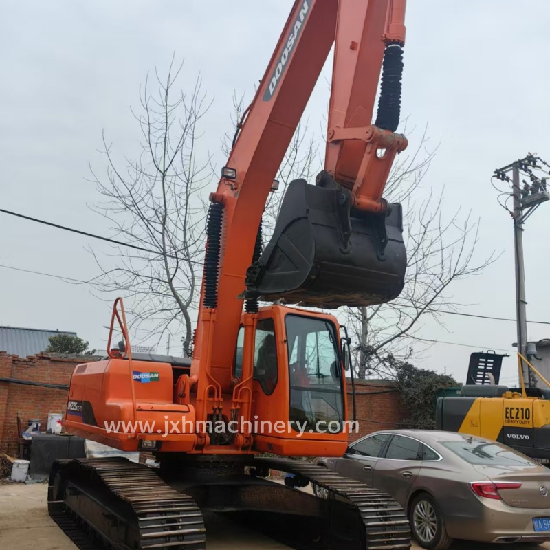 Doosan DH225-7 Crawler Excavator - Image 3