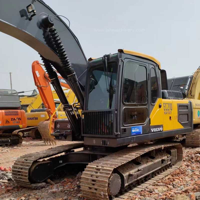 Volvo EC210 Crawler Excavator - Image 3