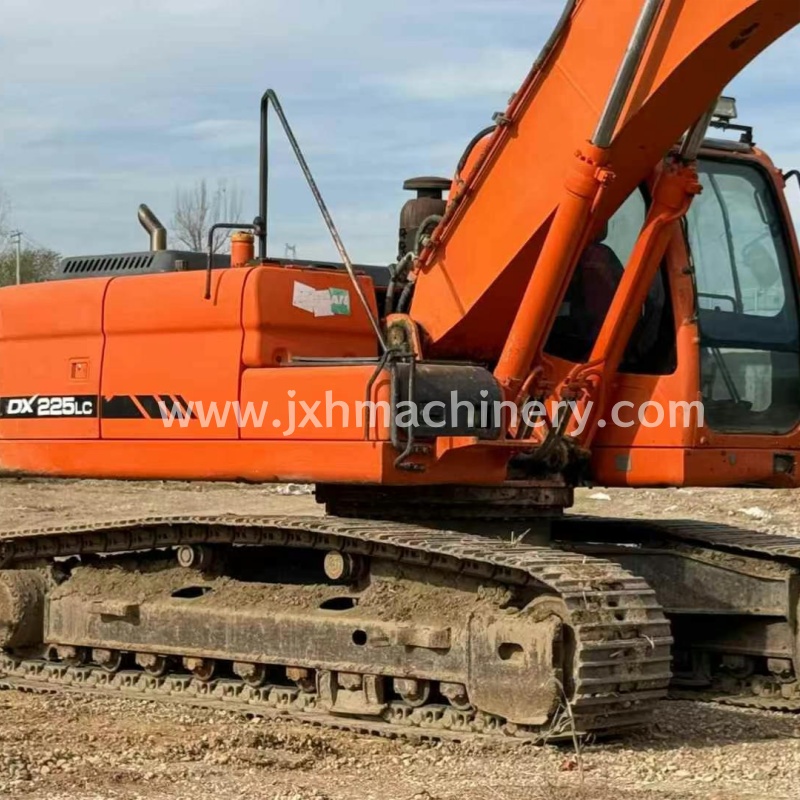 Doosan DX225LC Crawler Excavator - Image 4