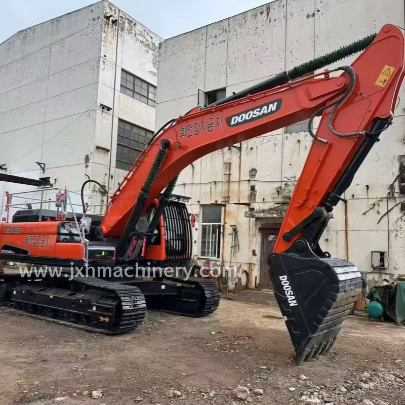 Doosan DX340LCA Crawler Excavator - Image 4
