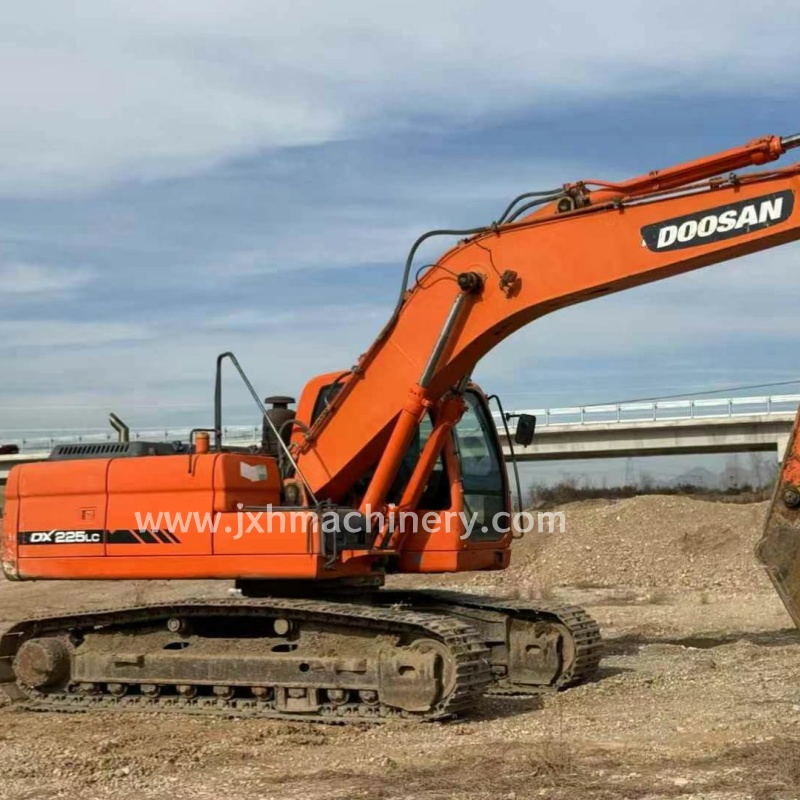 Doosan DX225LC Crawler Excavator - Image 3