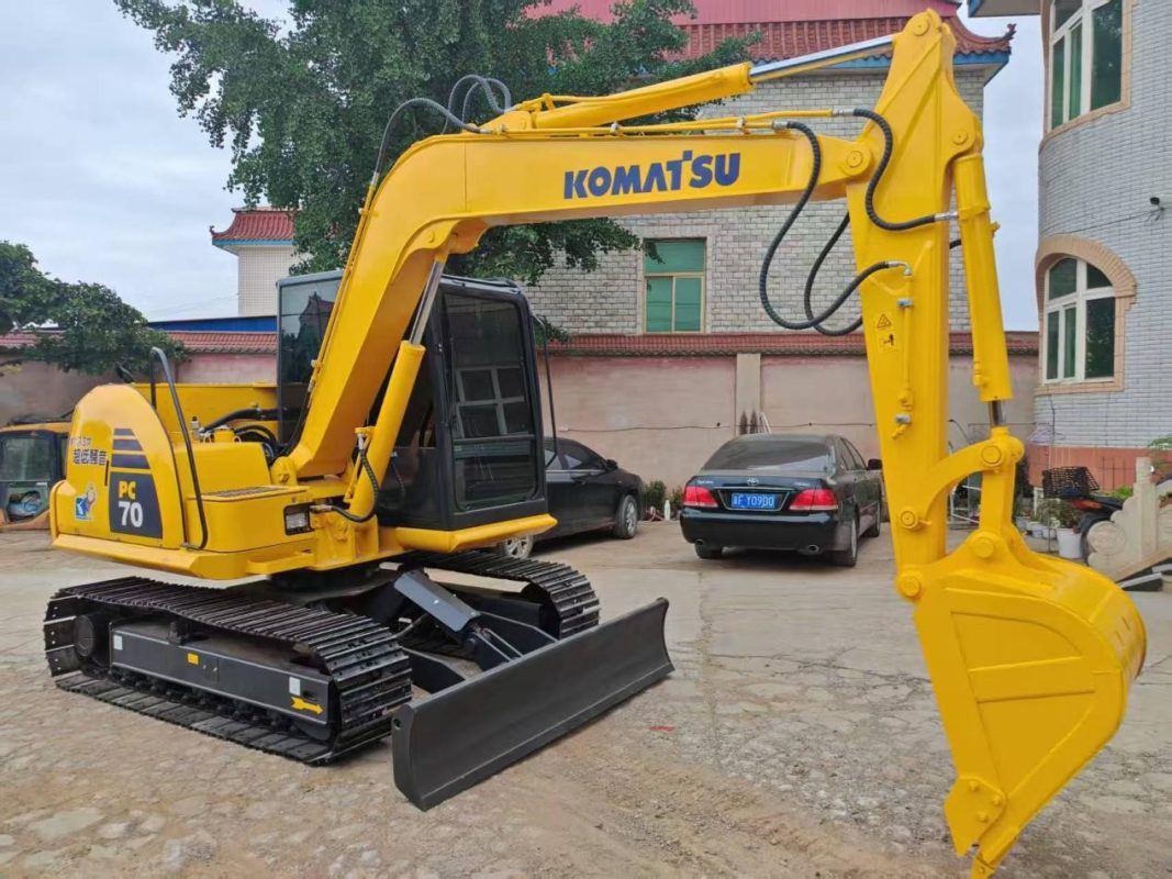 KOMATSU PC70