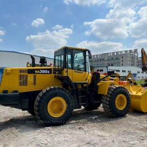Komatsu WA380 Loader