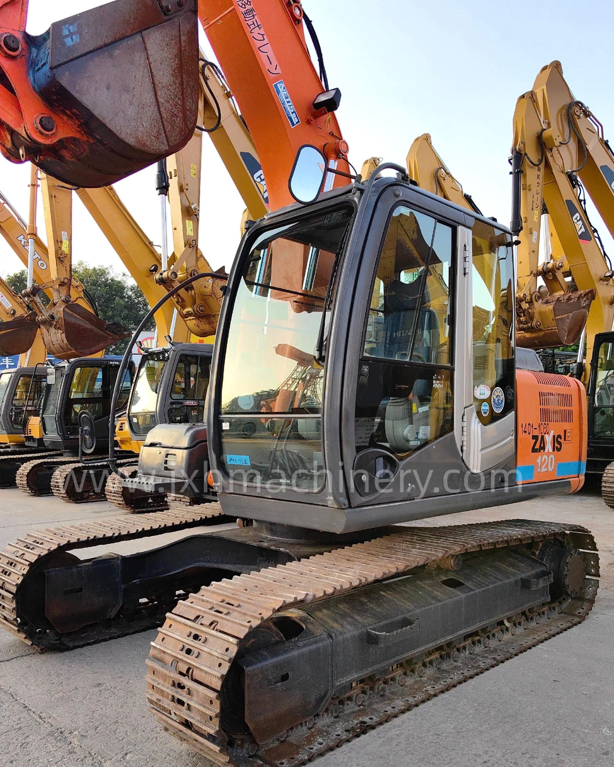 Used Hitachi 120-3 used middle size crawler excavator on discount - Image 4