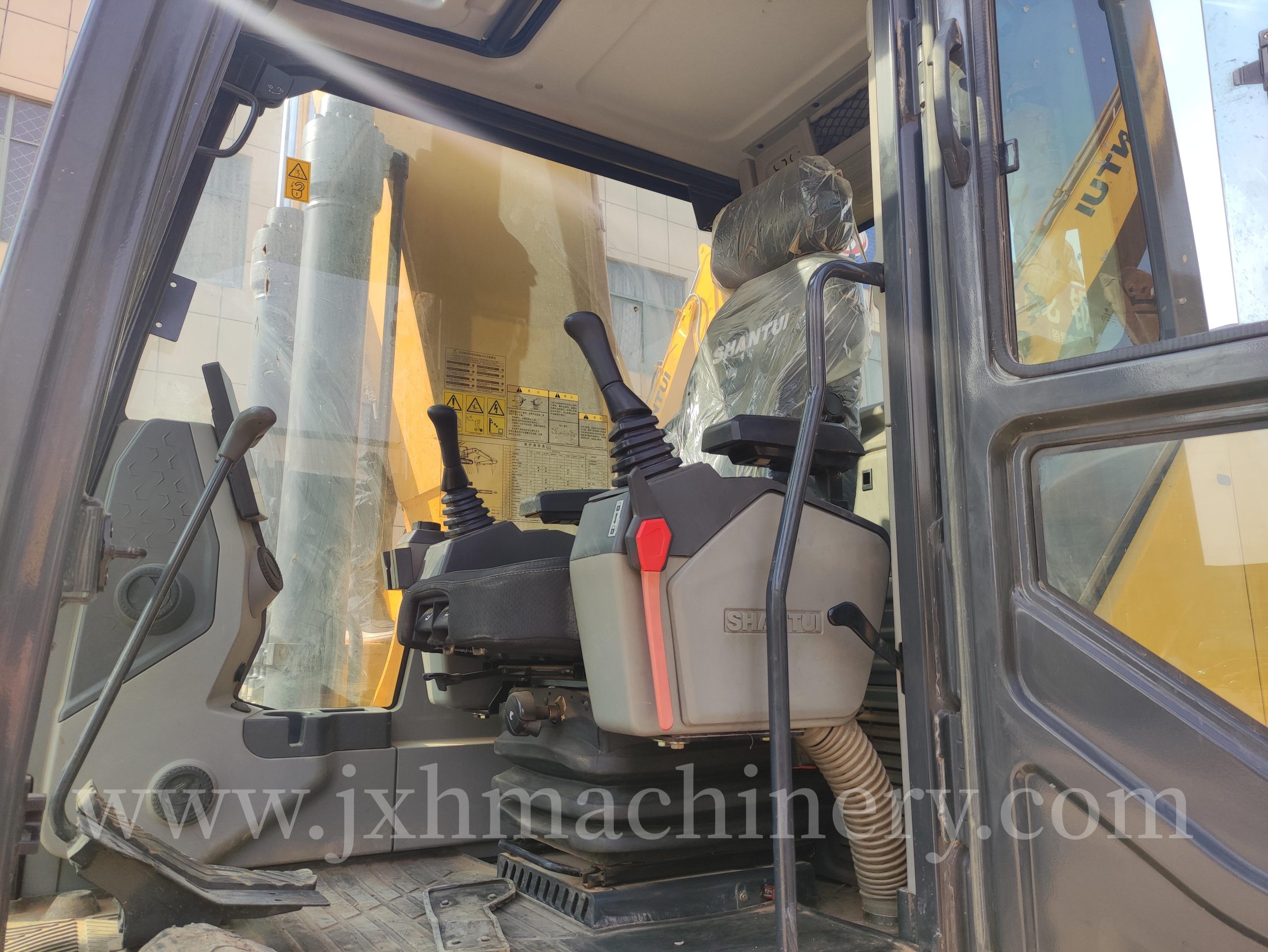 Shantui SE215 Excavator - Image 5