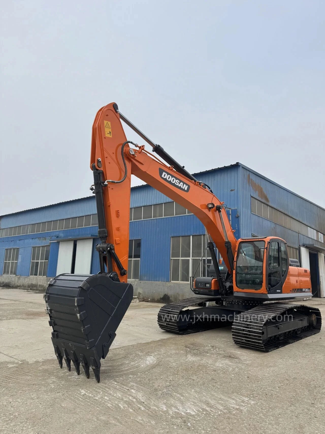 Doosan 260 Crawler Excavator - Image 4