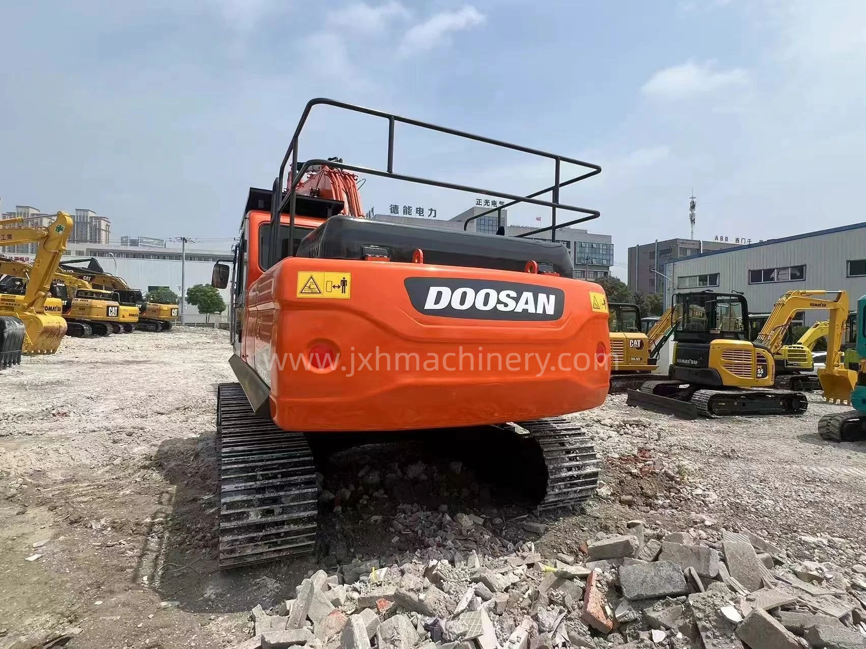 Doosan 300 Crawler Excavator - Image 4