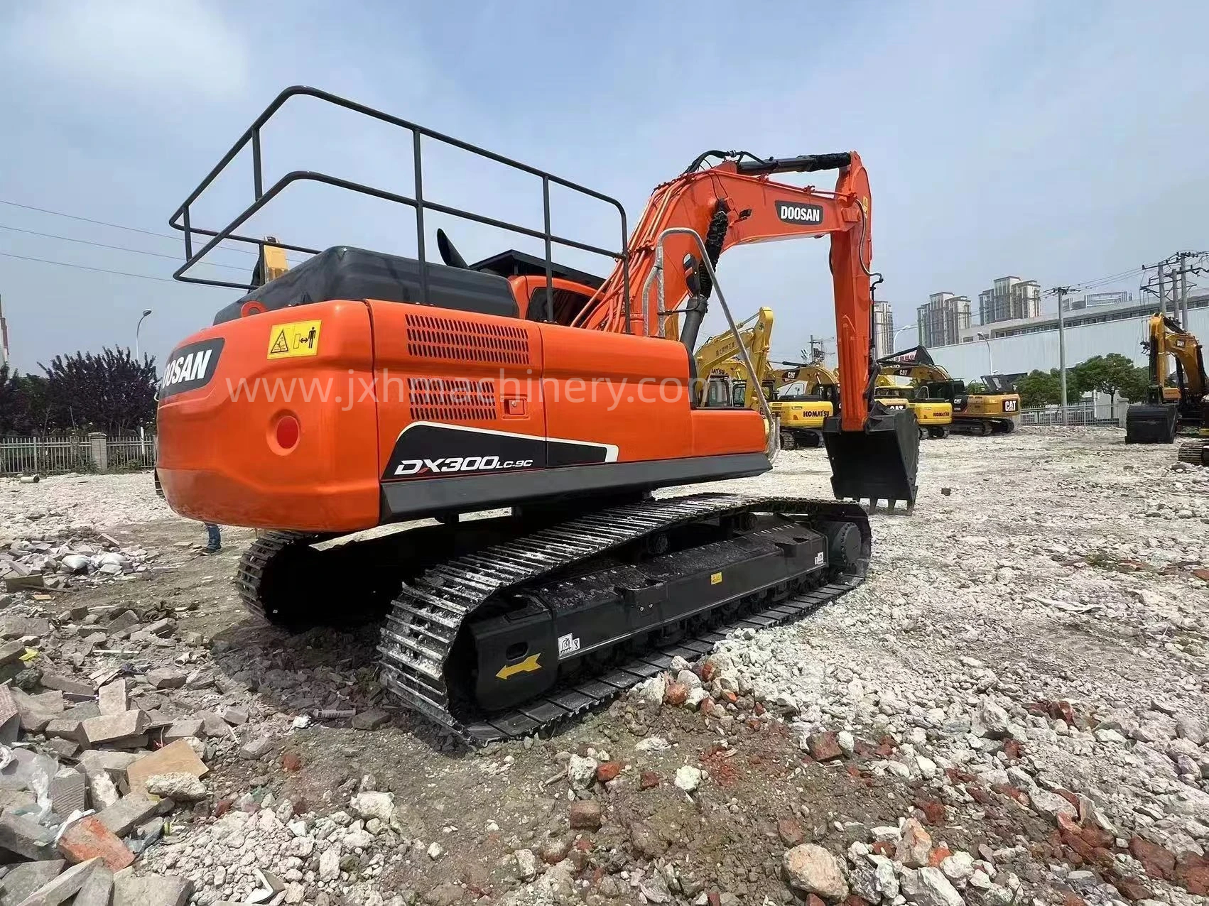 Doosan 300 Crawler Excavator - Image 2