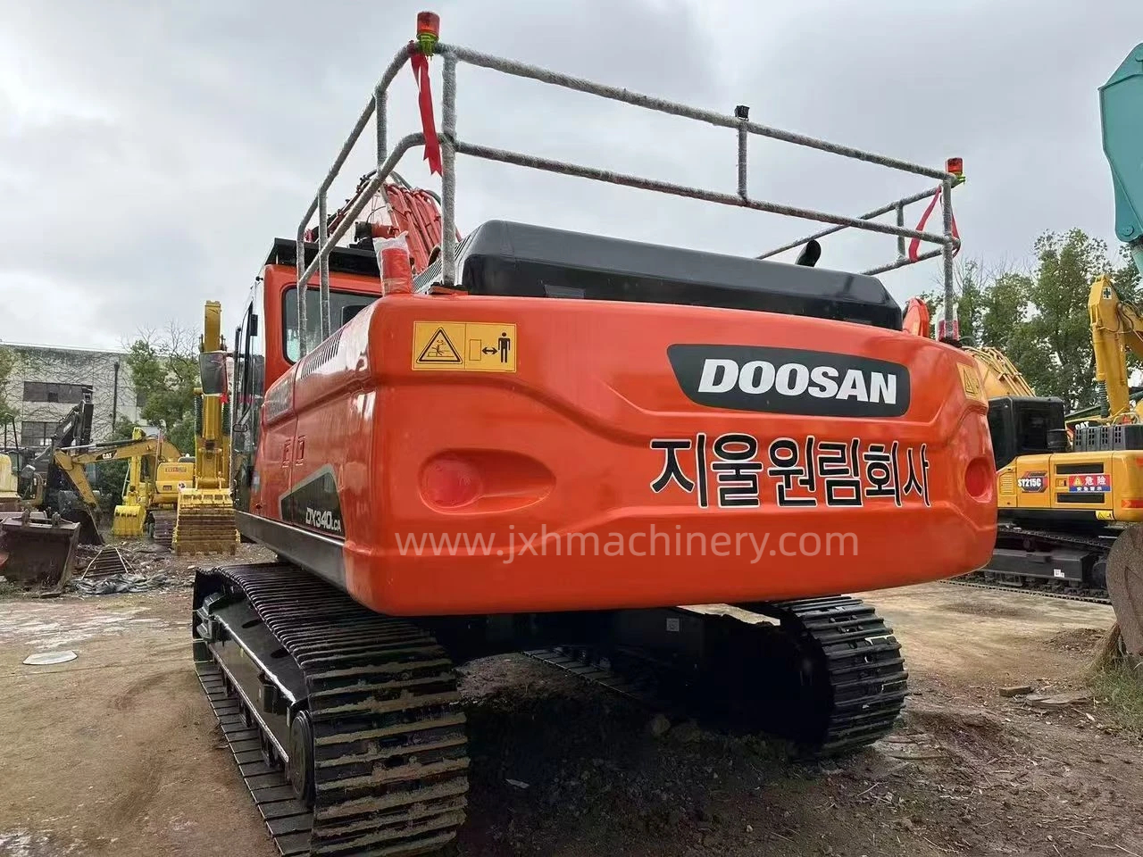 Doosan 340 Crawler Excavator - Image 5