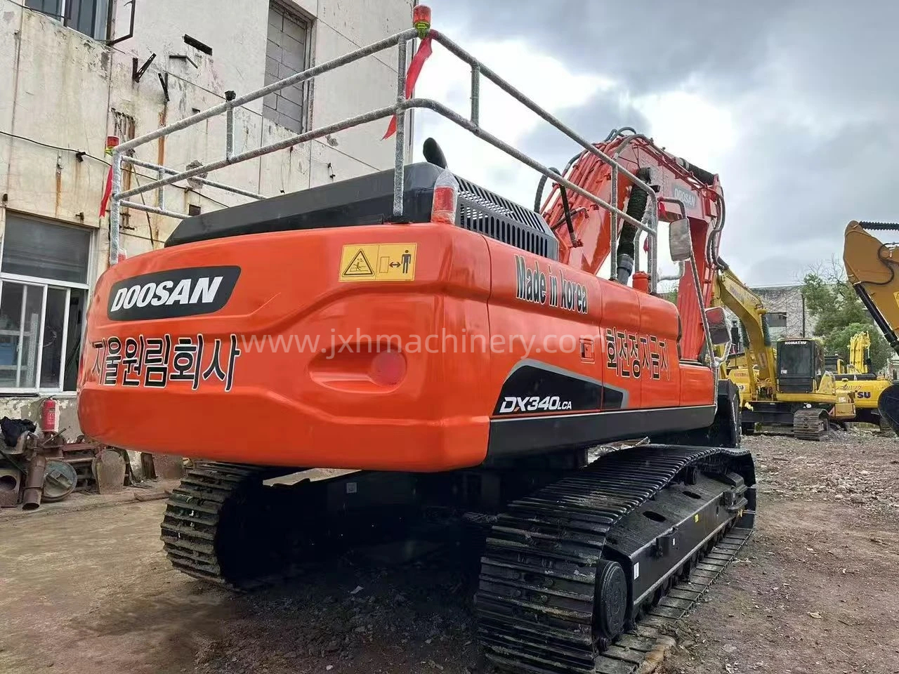 Doosan 340 Crawler Excavator - Image 4